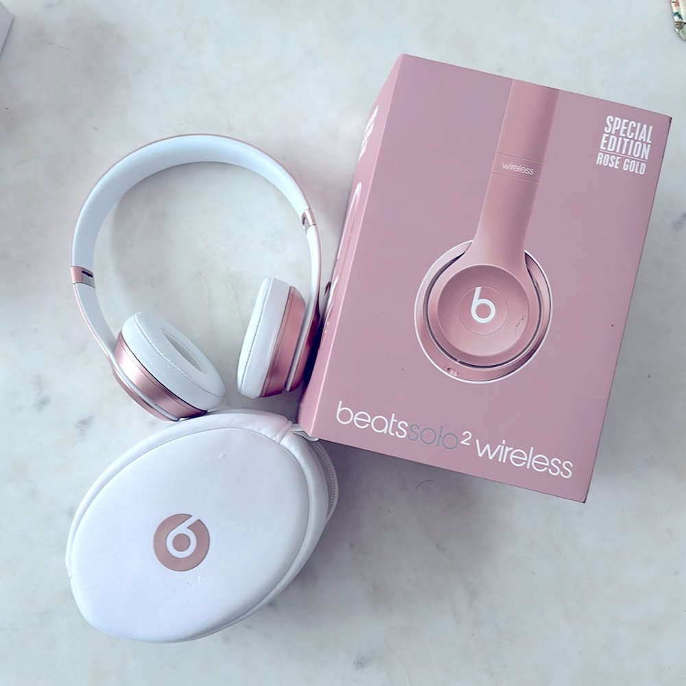 Beats Solo2 Wireless On-Ear Headphone in Rose Gold. New in box , never used